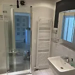 Spotless Family Retreat, Fully Equipped & Lägenhet Brühl