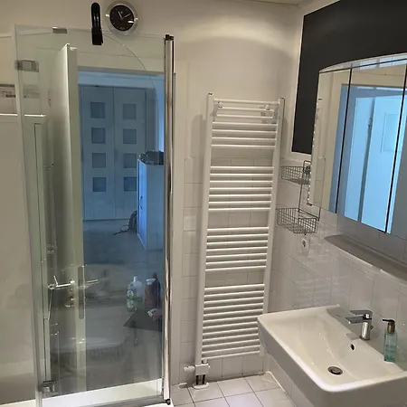Spotless Family Retreat, Fully Equipped & Apartamento Brühl